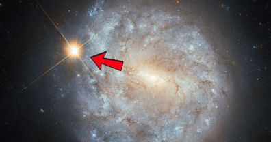 Esta estrella brillante se cruzó en el camino mientras el Hubble observa una lejana galaxia